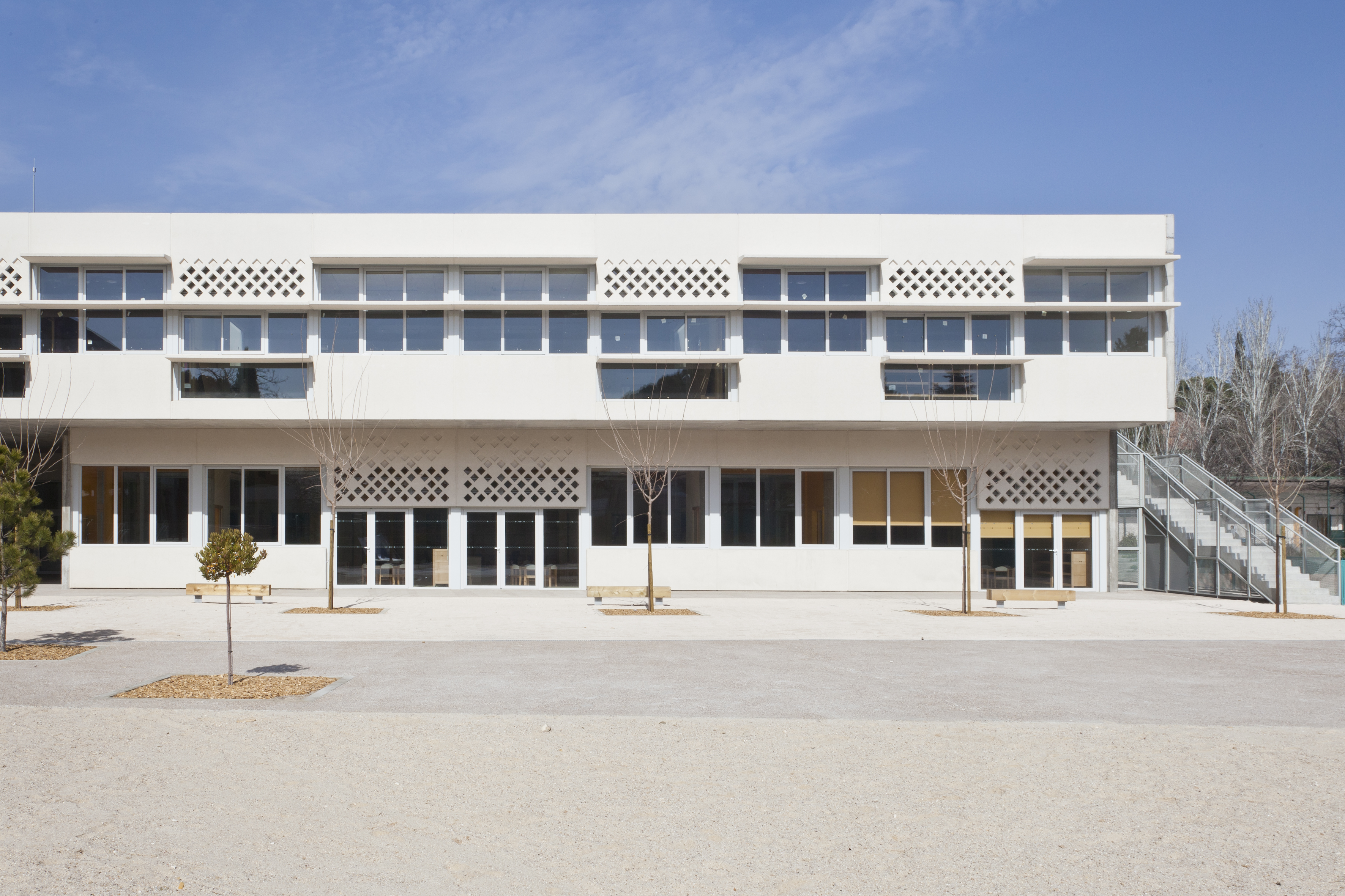 Las arquitectas Alegría Zorrilla y Berta González, Primer Premio en el Concurso de la nueva escuela infantil para el Lycée Français de Madrid.
